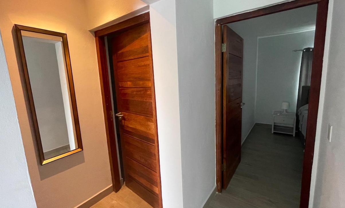 Whitehouse Boulevard, Close To Mambo Beach And City Centre Apartment Willemstad Ngoại thất bức ảnh