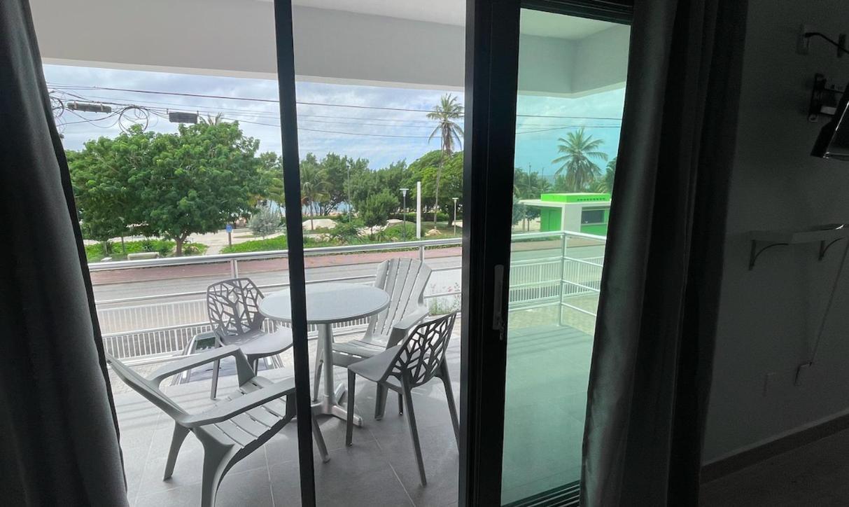 Whitehouse Boulevard, Close To Mambo Beach And City Centre Apartment Willemstad Ngoại thất bức ảnh